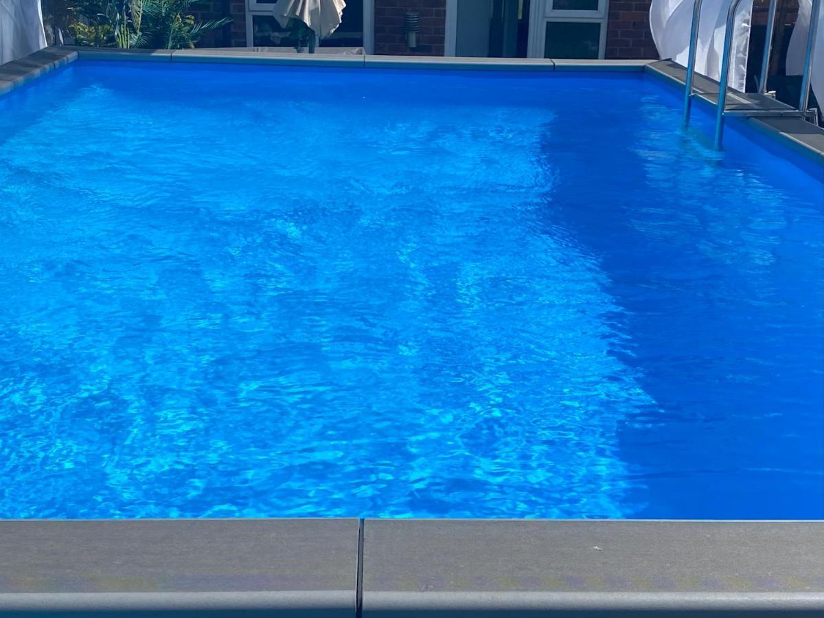 Mini Love Island Style Guest House Includes Personal Hot 24 Hour Swimming Pool, Outdoor Bathtub, Heated Dining Dome And Fire Pit, All This Is Secretly Located In The Busy Suburbs Of Ноттингем Экстерьер фото