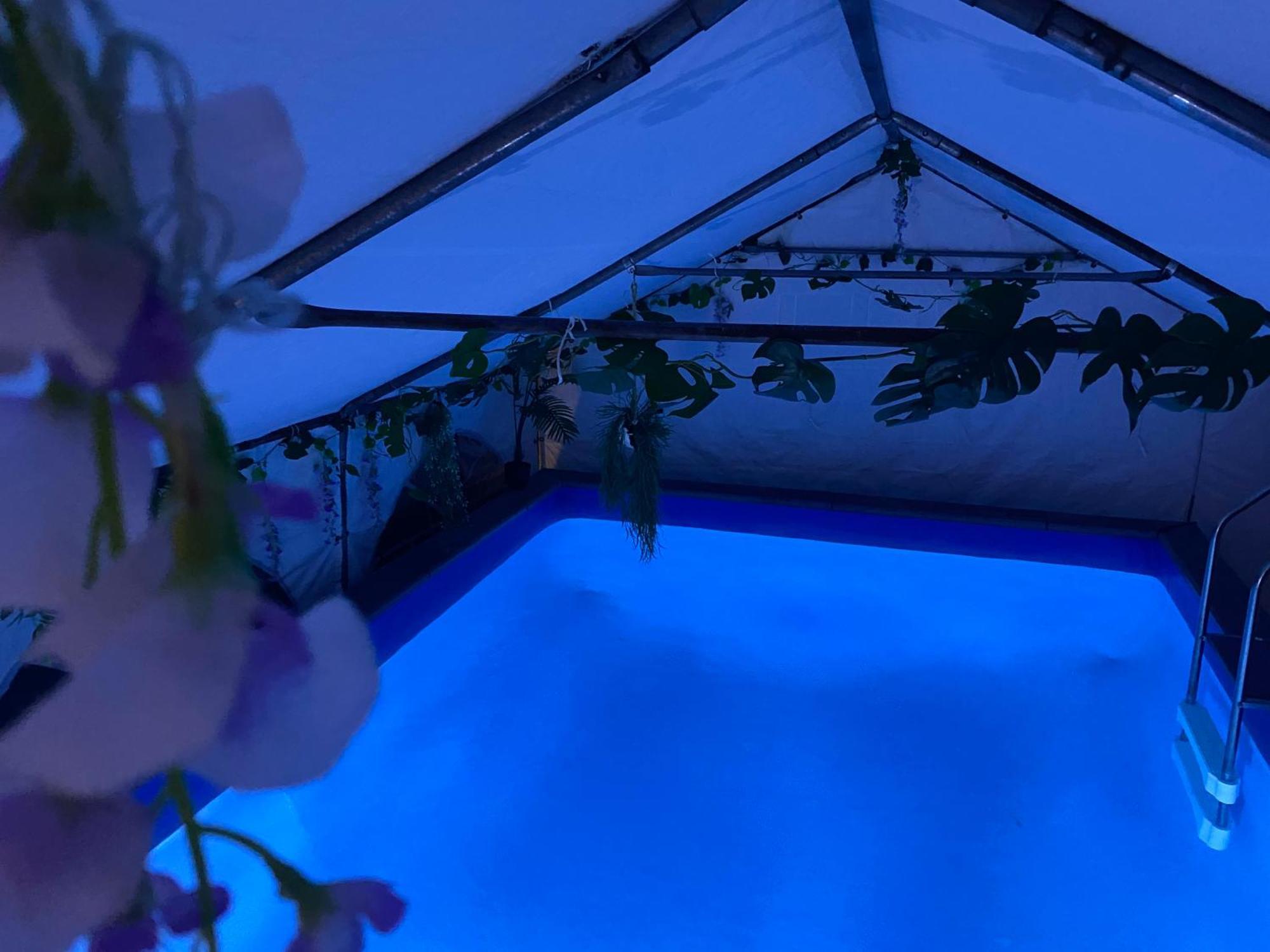Mini Love Island Style Guest House Includes Personal Hot 24 Hour Swimming Pool, Outdoor Bathtub, Heated Dining Dome And Fire Pit, All This Is Secretly Located In The Busy Suburbs Of Ноттингем Экстерьер фото