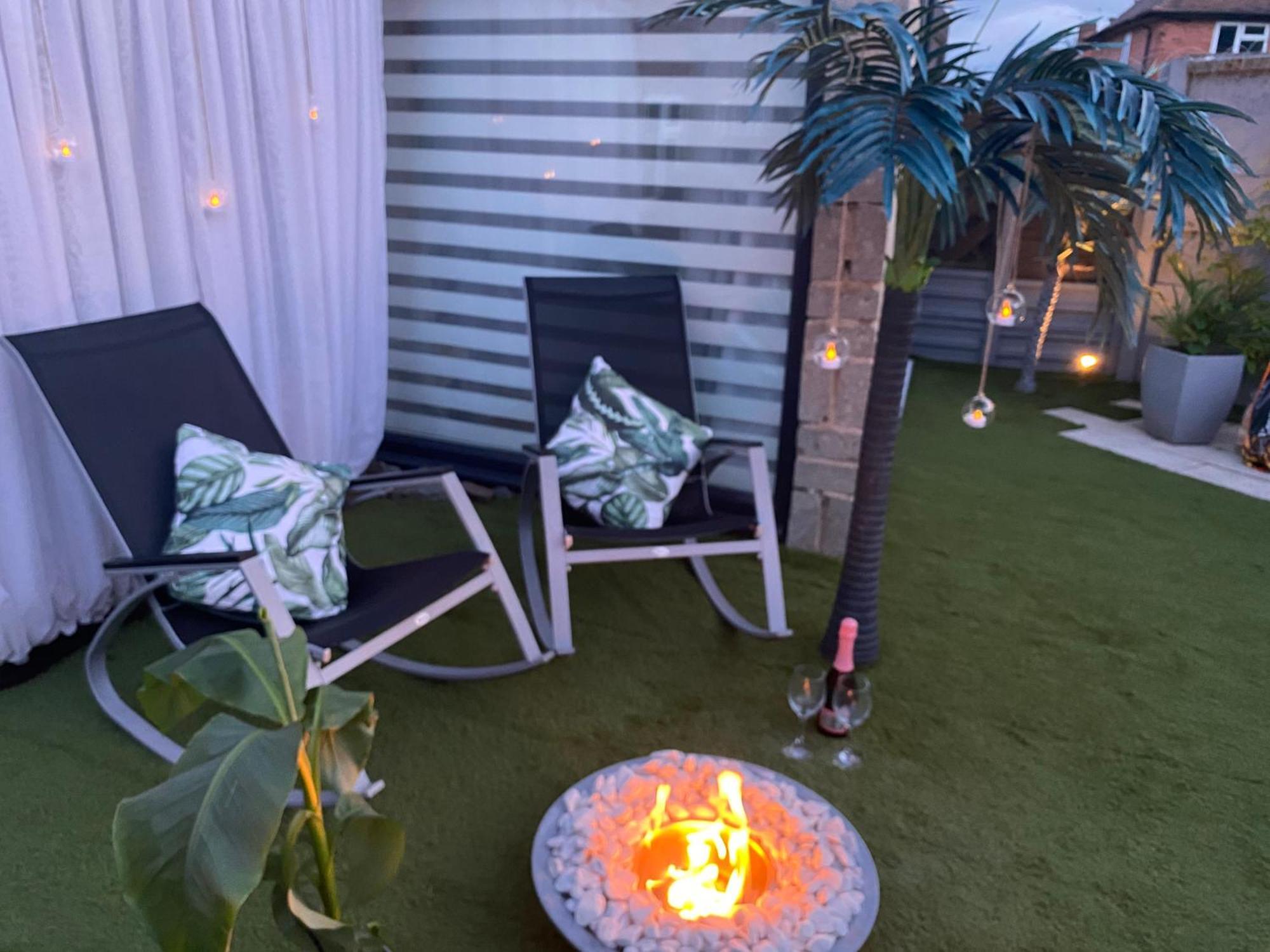 Mini Love Island Style Guest House Includes Personal Hot 24 Hour Swimming Pool, Outdoor Bathtub, Heated Dining Dome And Fire Pit, All This Is Secretly Located In The Busy Suburbs Of Ноттингем Экстерьер фото